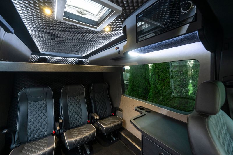 Mercedes Sprinter – Meeskonnabuss