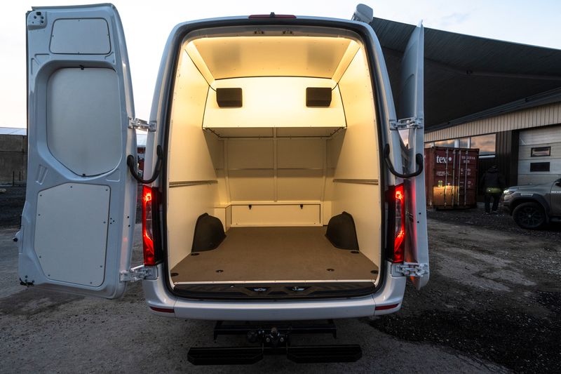 Mercedes Sprinter – Meeskonnabuss