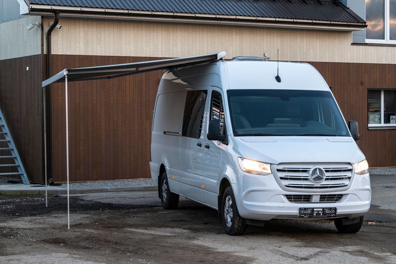Mercedes Sprinter – Meeskonnabuss